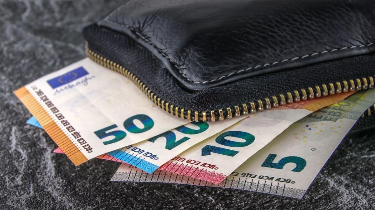 CURS VALUTAR 5 septembrie 2019. Euro urcă la 4,73 lei