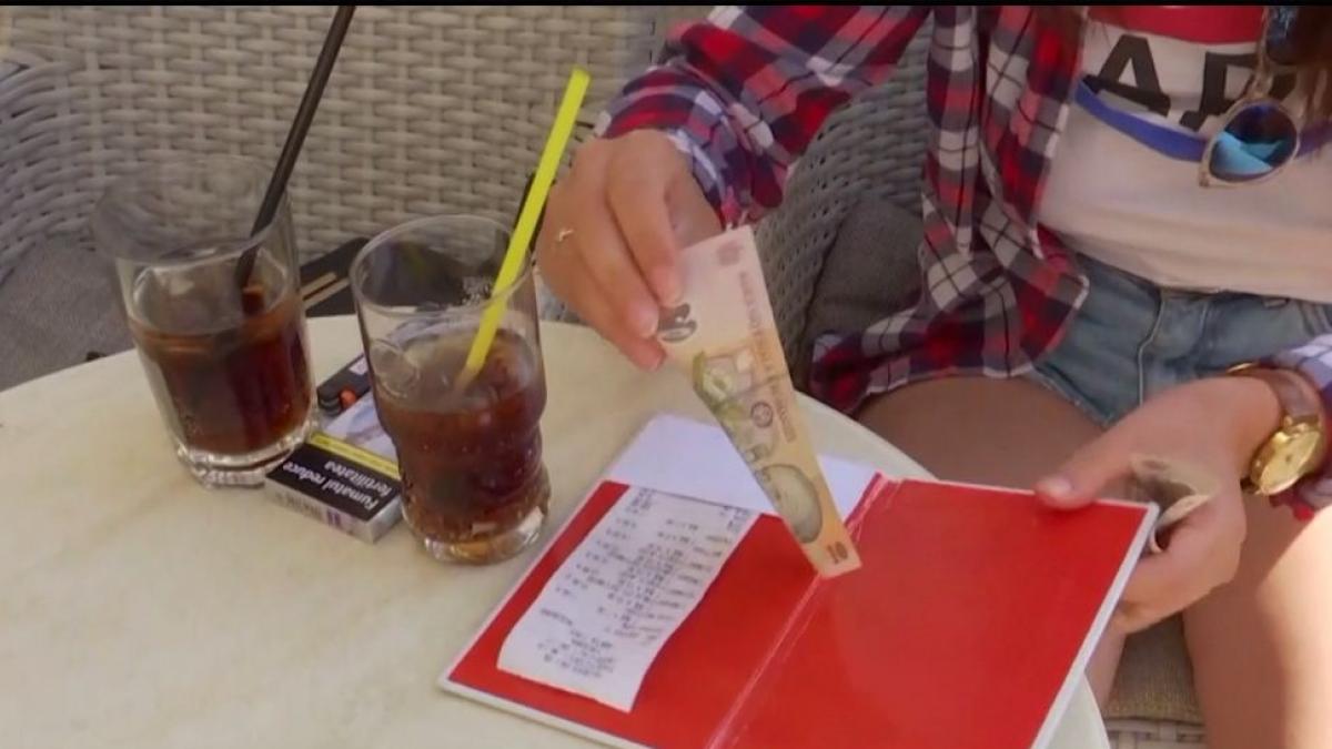 Patronii nu mai aşteaptă legea bacşişului au pus o taxă pe bon