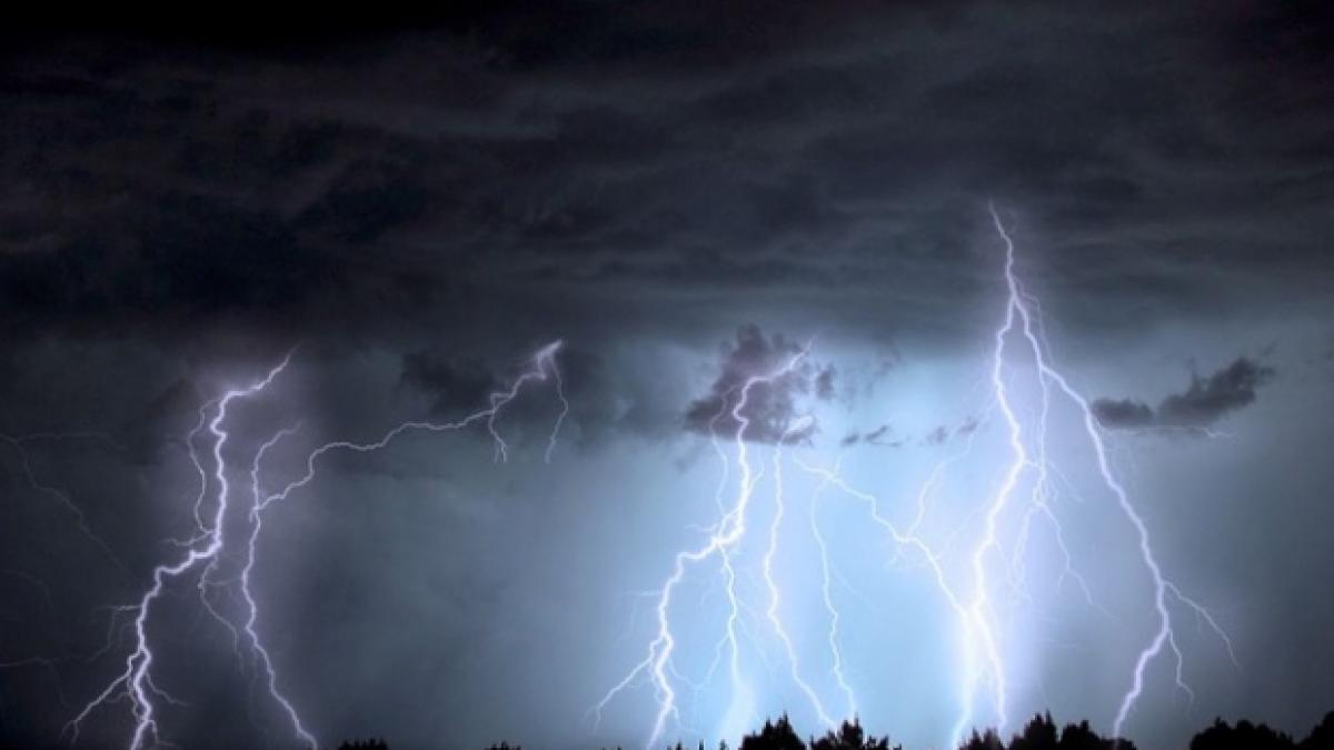 Atenționare meteorologică! Ploi și descărcări electrice în aceste zone din țară