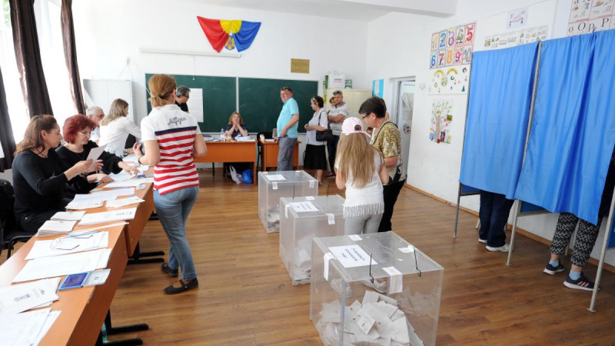 BEC stabileşte ordinea pe buletinele de vot la alegerile prezidenţiale. 17 candidați în lupta pentru Cotroceni