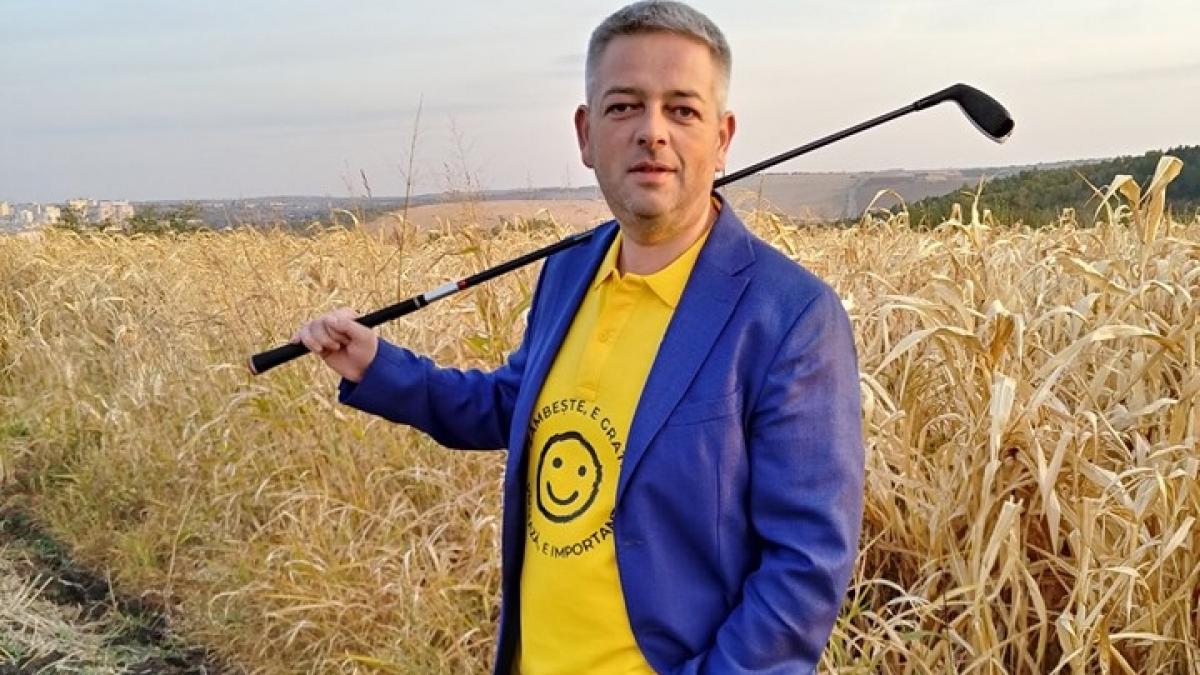 Candidatură inedită la Primăria Chișinău. Dumitru Țîra întră în campania electorală cu un slogan și un clip atipic: „Zâmbește, e gratis. Votează, e important”.