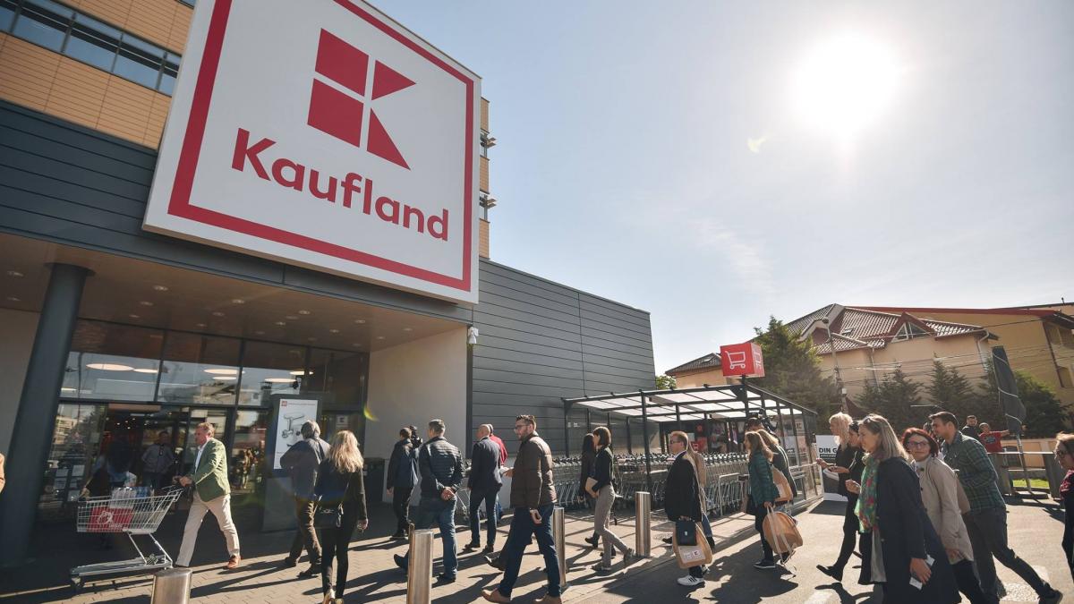 Alertă sanitară la Kaufland! Acest produs a fost retras de pe piață, după ce s-au găsit bacterii în el!