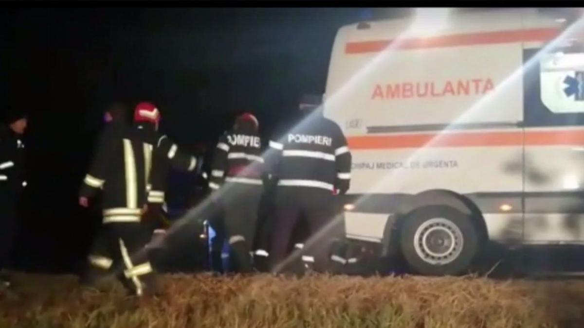 Primele imagini de la accidentul devastator din Ialomița unde au murit zece persoane și opt sunt grav rănite. Doi dintre răniți sunt operați în regim de urgență