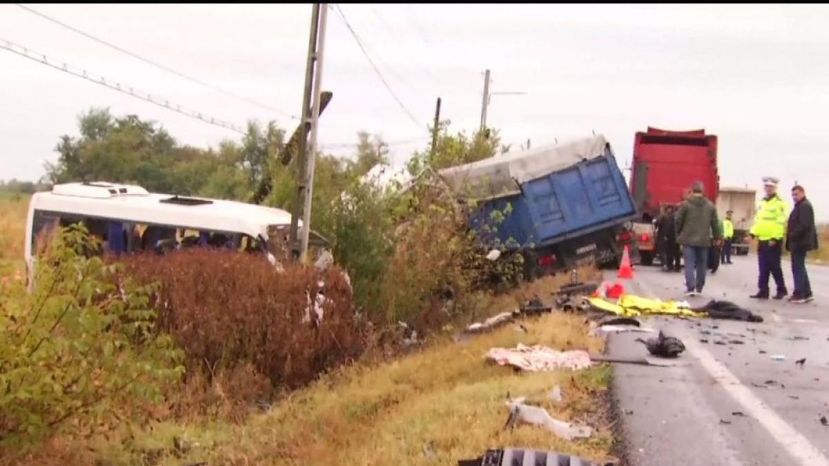 Accident Ialomița. Titi Aur explică ce trebuia să facă șoferul microbuzului ca să evite impactul cu TIR-ul