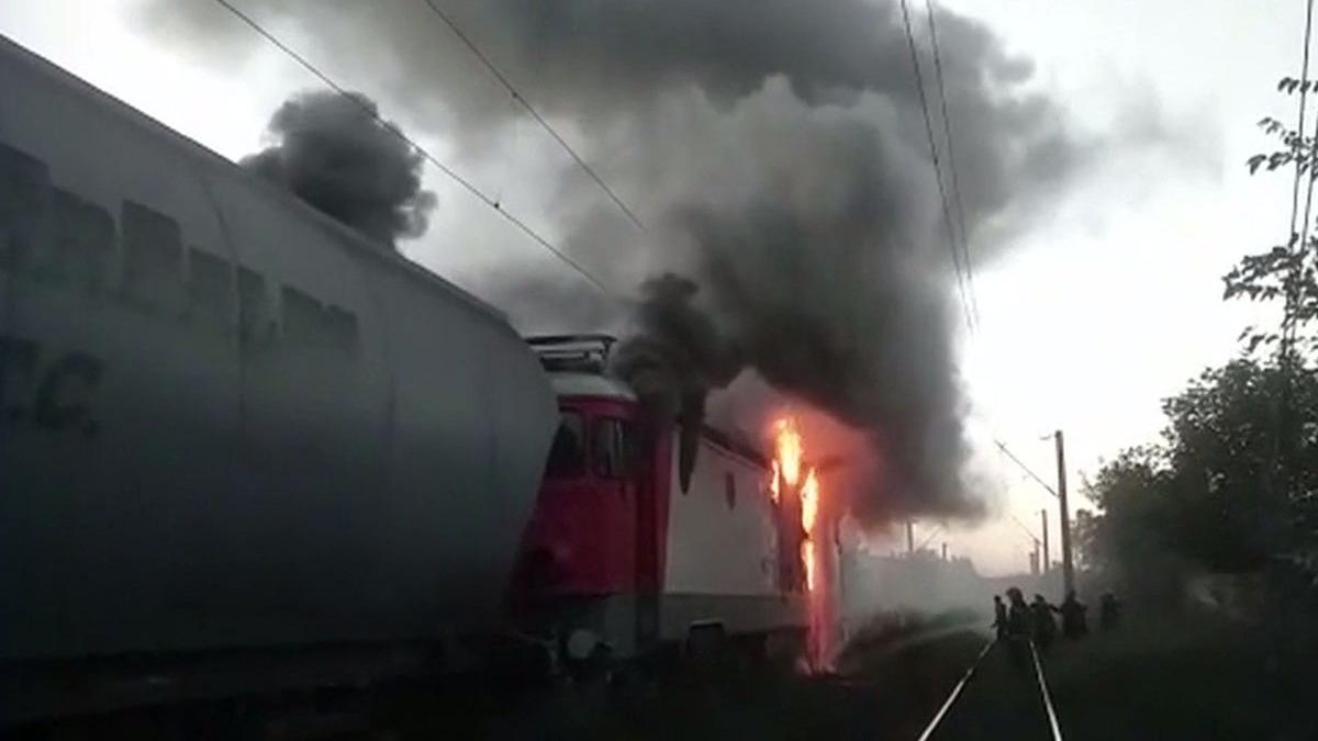 Panică pe calea ferată. Locomotiva trenului Cluj-Napoca - Viena a luat foc