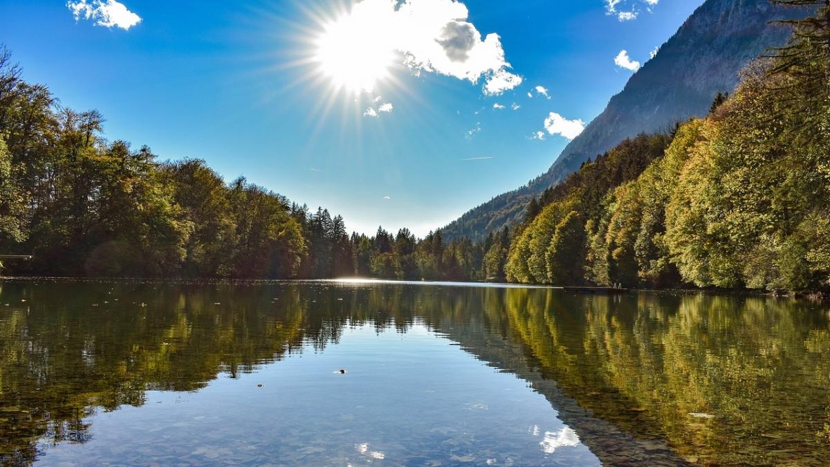 VREMEA se menține deosebit de caldă. Surprize de la meteorologi pentru weekend