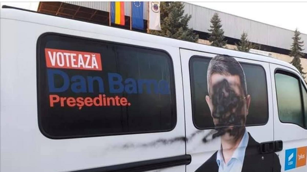 Microbuzul de campanie al USR a fost vandalizat. Pagubă se ridică la mii de lei