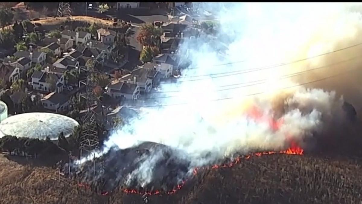 Stare de urgenţă în California în urma incendiilor devastatoare de vegetaţie