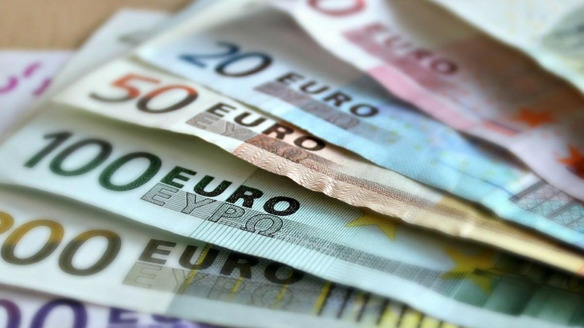 CURS VALUTAR. Euro crește din nou. La cât a ajuns moneda europeană