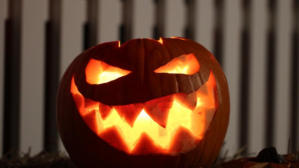 HALLOWEEN 2019. De ce se aprinde o lumânare în dovleac. Sigur nu știai asta!