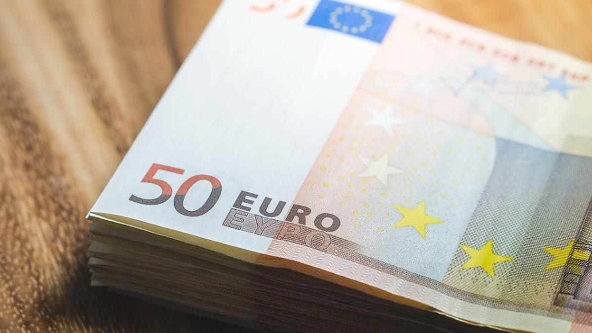 CURS VALUTAR 1 noiembrie 2019. Leul câştigă teren în raport cu euro