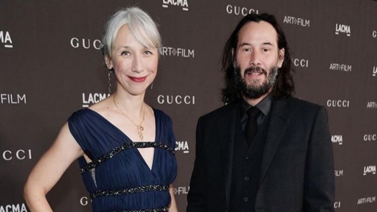 Keanu Reeves a renunţat la burlăcie. Cine este prima femeie cu care actorul a ieşit în public după mult timp 