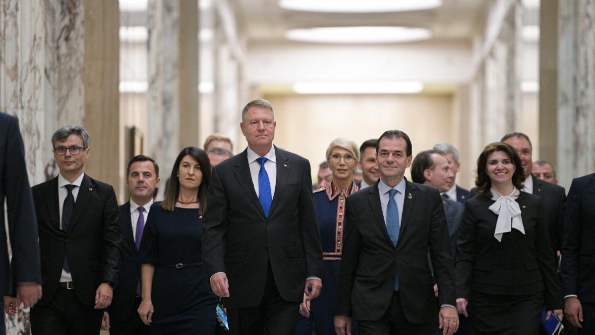 Ședință de urgență la Cotroceni. Klaus Iohannis se întâlnește cu miniștrii Guvernului Orban