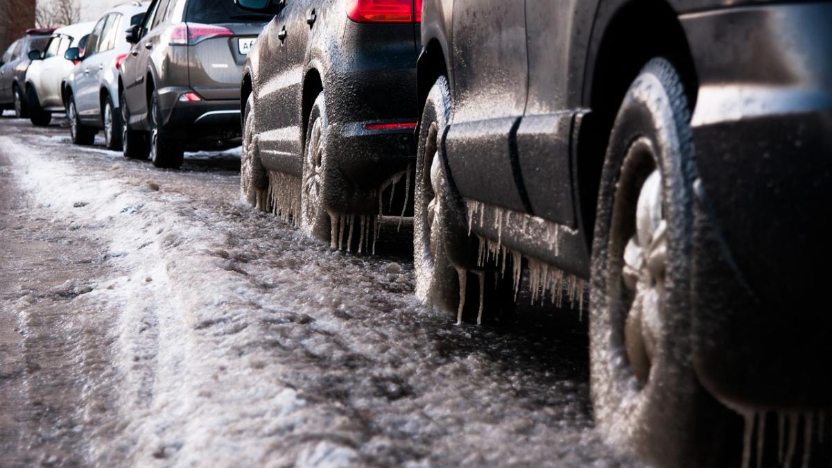 Alertă meteo: Cod galben de precipitaţii mixte şi polei în cinci judeţe până la ora 11:00