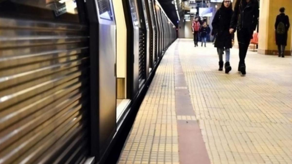 Incident șocant la metrou la Piața Unirii! Un tânăr a încercat să-și ia viața din cauza unei fete. ”Nu pot să trăiesc fără ea"