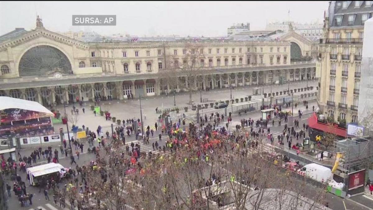 Este grevă generală în Franţa! Motivul pentru care protestează sute de mii de oameni - VIDEO