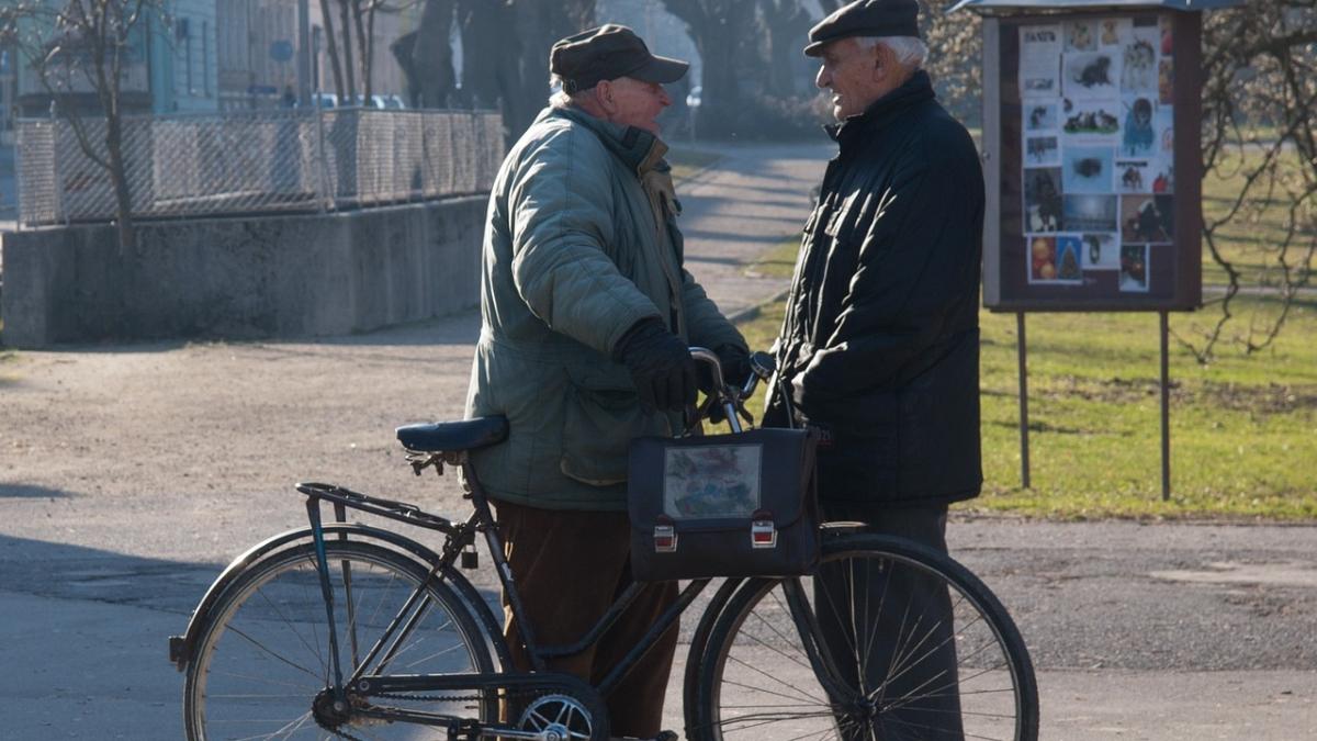 Scene ireale la Galați. Pensionarii s-au călcat în picioare pentru a prinde un bilet ieftin la petrecerea de Revelion