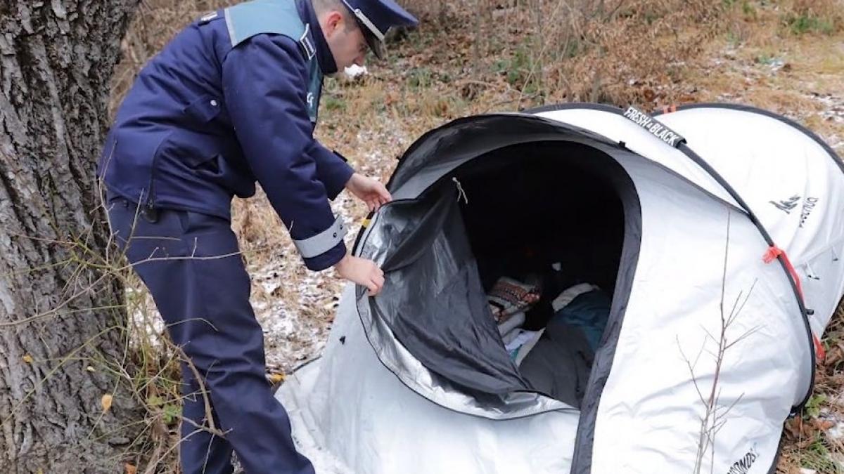 De trei luni de zile, oamenii care locuiau într-un cartier de la marginea Brașovului au observat o femeie ciudată. Când se apropiau de ea, femeia se făcea nevăzută. Misterul a fost recent elucidat 