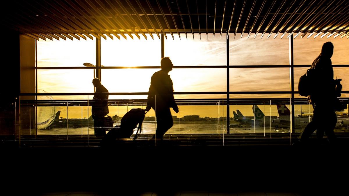 Paul se afla pe aeroportul din Otopeni și gustase dintr-un quiche, când brusc a înțeles că i se întâmplă ceva. „Doar așa am putut să mă urc în avion!”