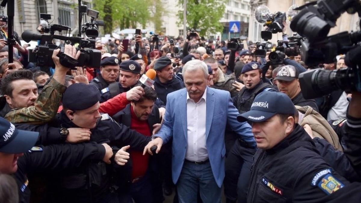 Surpiză de Crăciun pentru Liviu Dragnea în penitenciar. Ce cadou a primit din partea Papei Francisc