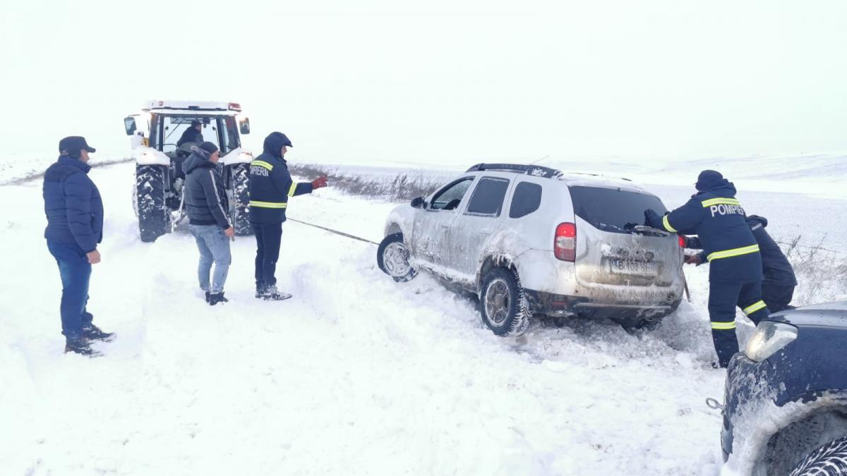 Mesajul polițiștilor pentru șoferii care pleacă la drum pe timp de iarnă. La ce trebuie să fim atenți în mod special!