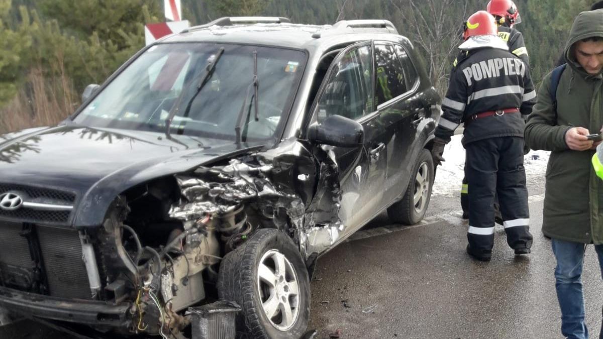 Accident dramatic cu șapte răniți, în Pasul Mestecăniș. O fetiță de șapte ani este în stare gravă