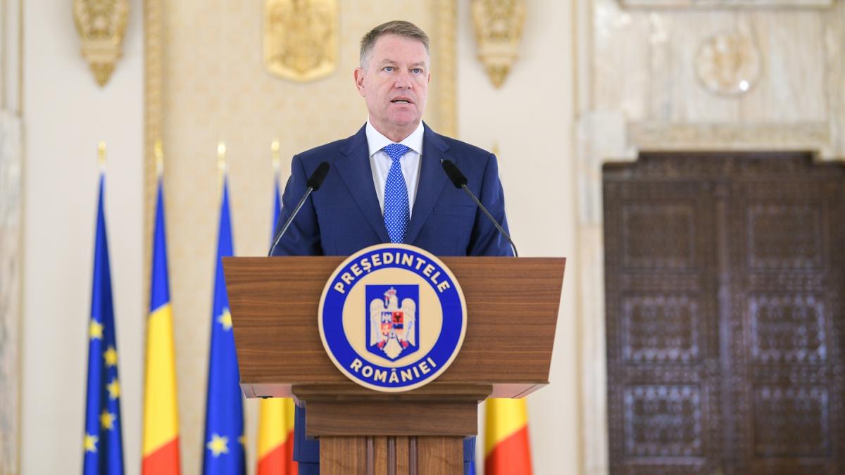 Klaus Iohannis a promulgat dublarea alocațiilor pentru copii