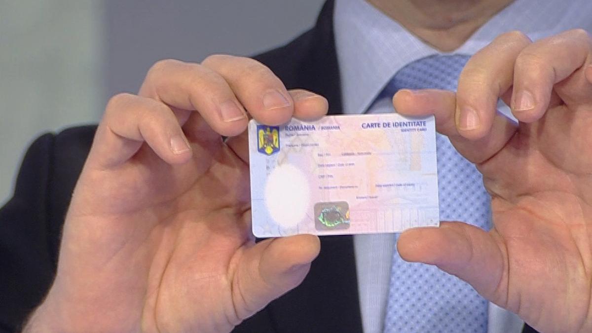 Se schimbă vârsta de la care trebuie să-ți faci buletin. Cum vor arăta noile cărți de identitate și ce vei putea face cu ele