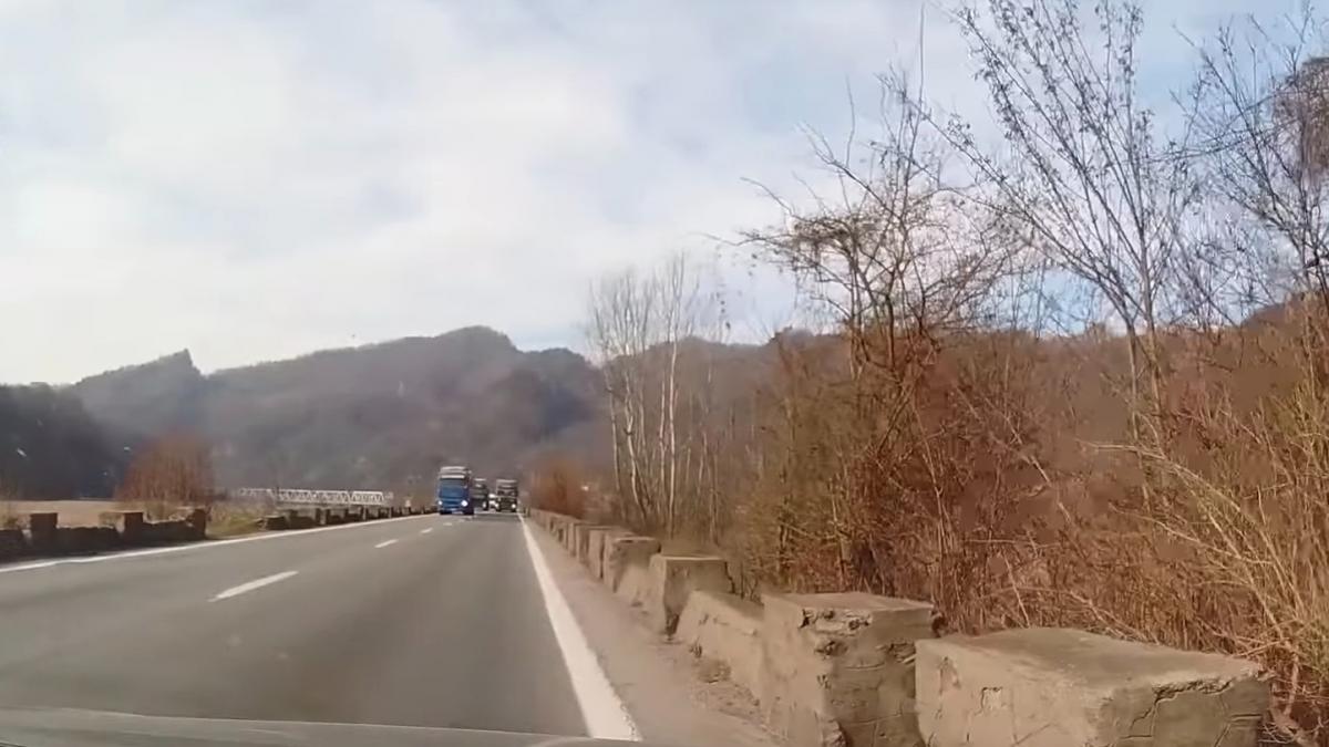 Imagini șocante surprinse în trafic de o cameră de bord! „Ia uite, mamă!” (VIDEO)