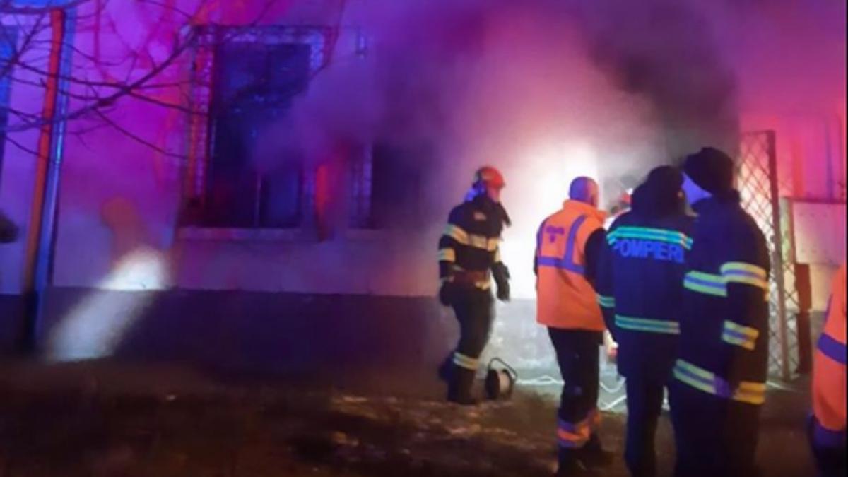 Incendiu dramatic la Brașov! O persoană a murit arsă de vie în propriul apartament