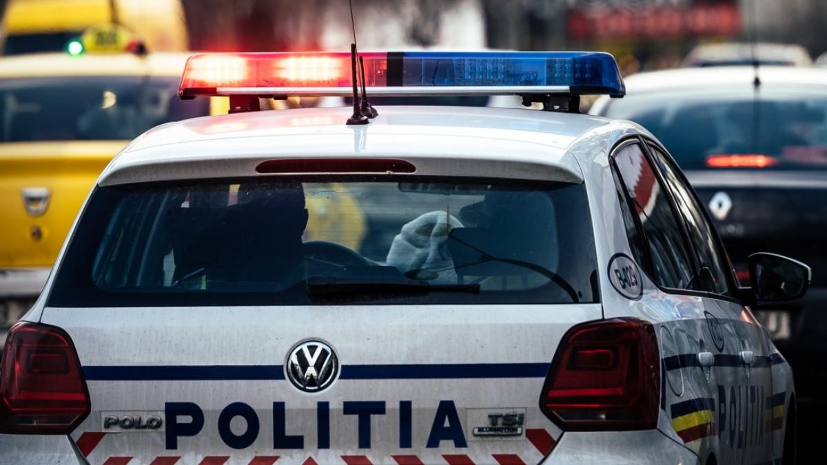 Femeie găsită moartă într-un imobil din Brașov. Polițiștii au fost alertați de vecini că un bărbat este violent