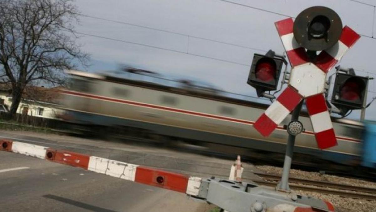 Tânăr de 19 ani, spulberat de tren la Arad. Băiatul nu a mai avut nicio șansă