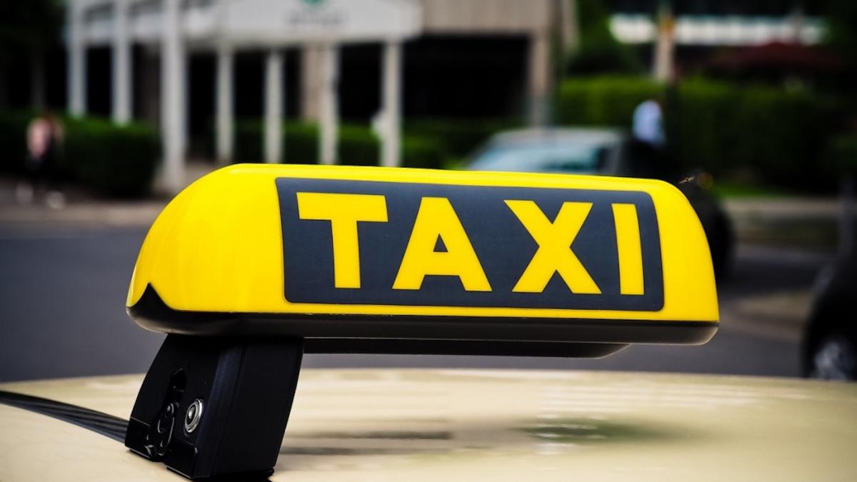 Taximetrist, găsit în stop cardio-respirator în mașină. Medicii nu l-au mai putut salva. Soția a fost cea care a dat alarma  