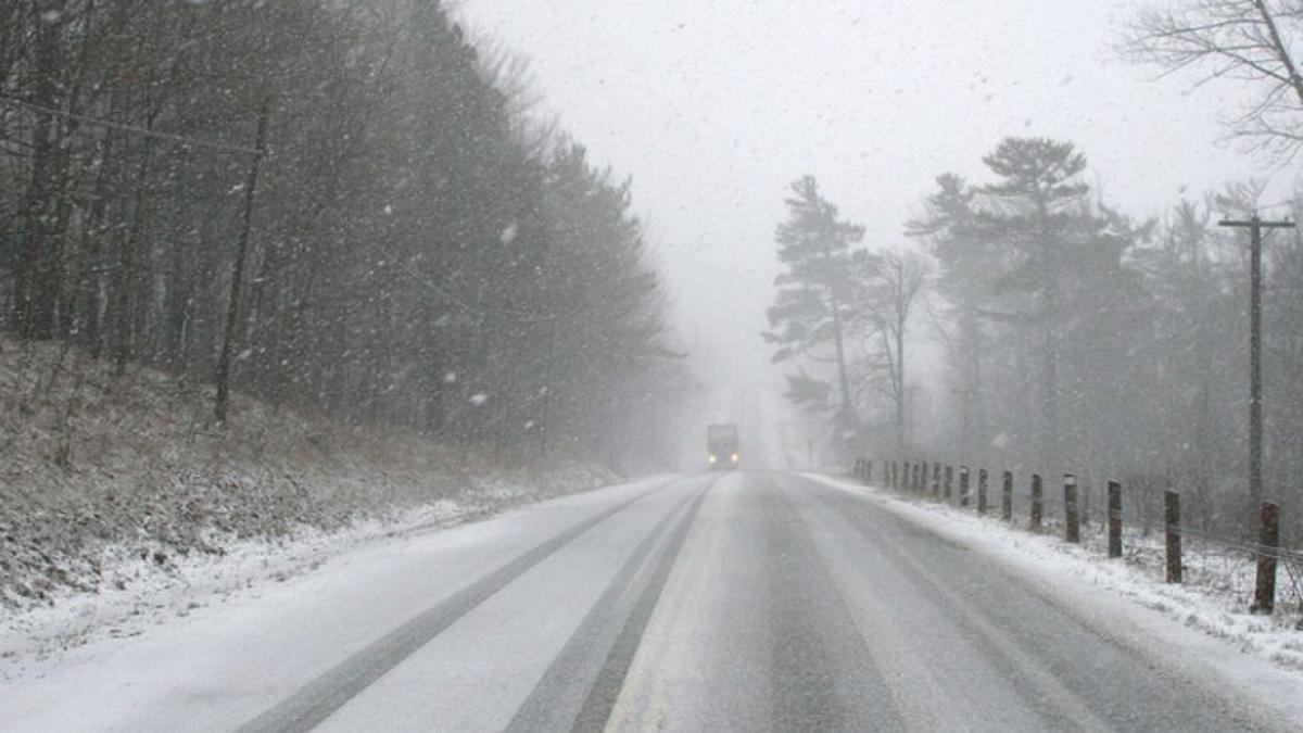 Alertă meteo. Meteologii au emis două coduri galbene și unul portocaliu de fenomene periculoase în mai multe zone din țară