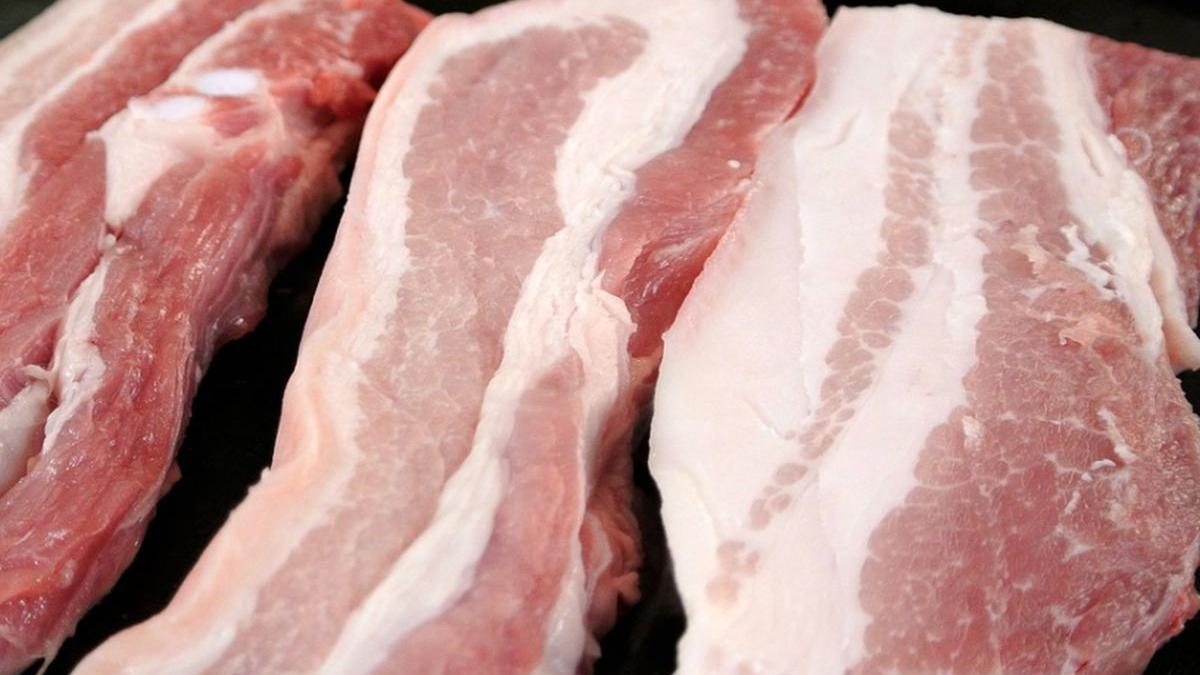 Carne care ar putea fi contaminată cu virus din China, în 26 de județe din România 