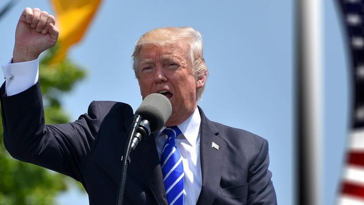 Donald Trump acuză democrații de isteria coronavirus