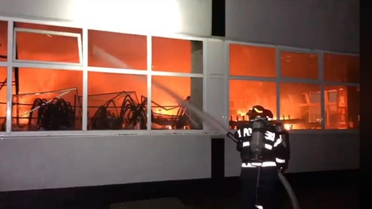 Incendiu în Gara de Nord din Capitală. Zeci de oameni au fost evacuaţi