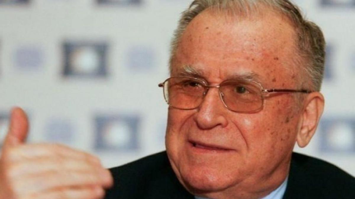 Ion Iliescu a împlinit 90 de ani. „Nu e ca la 19 ani, dar capul e întreg”