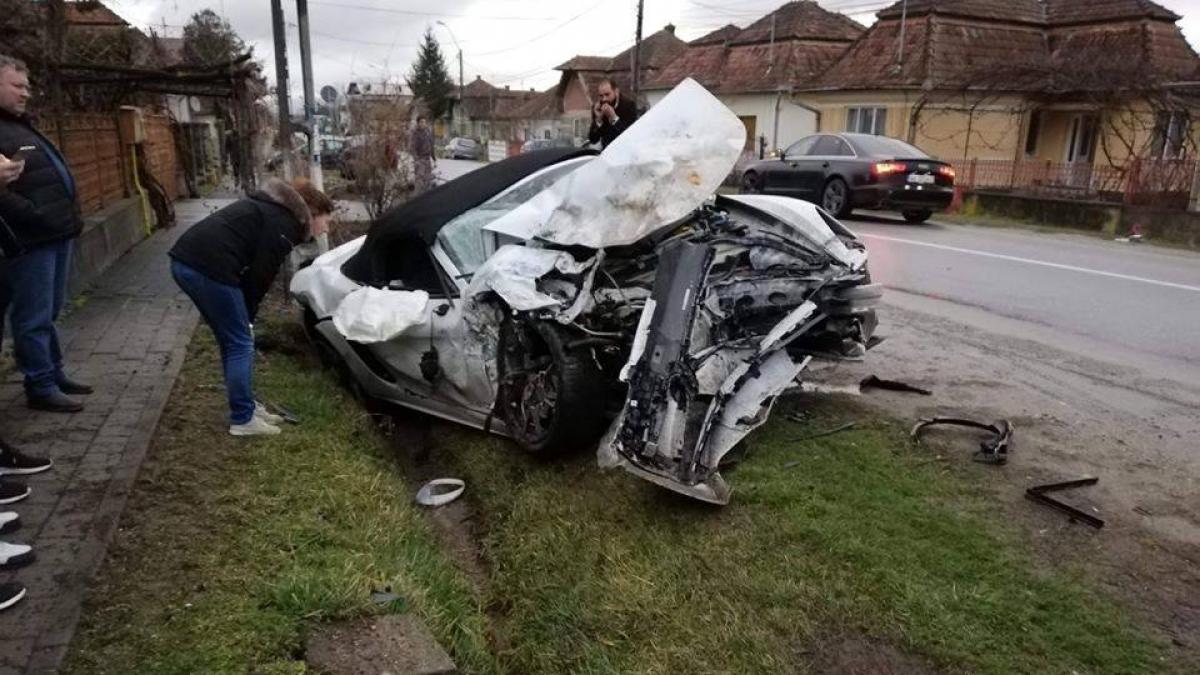 Un mort și trei răniți în urma unui accident rutier cumplit la Războieni