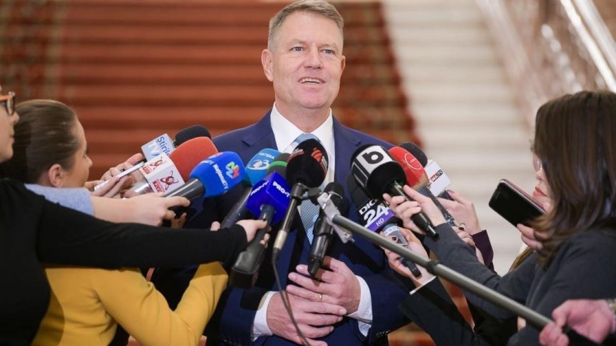 Klaus Iohannis: Avem noroc, cei infectați de coronavirus sunt în stare bună!