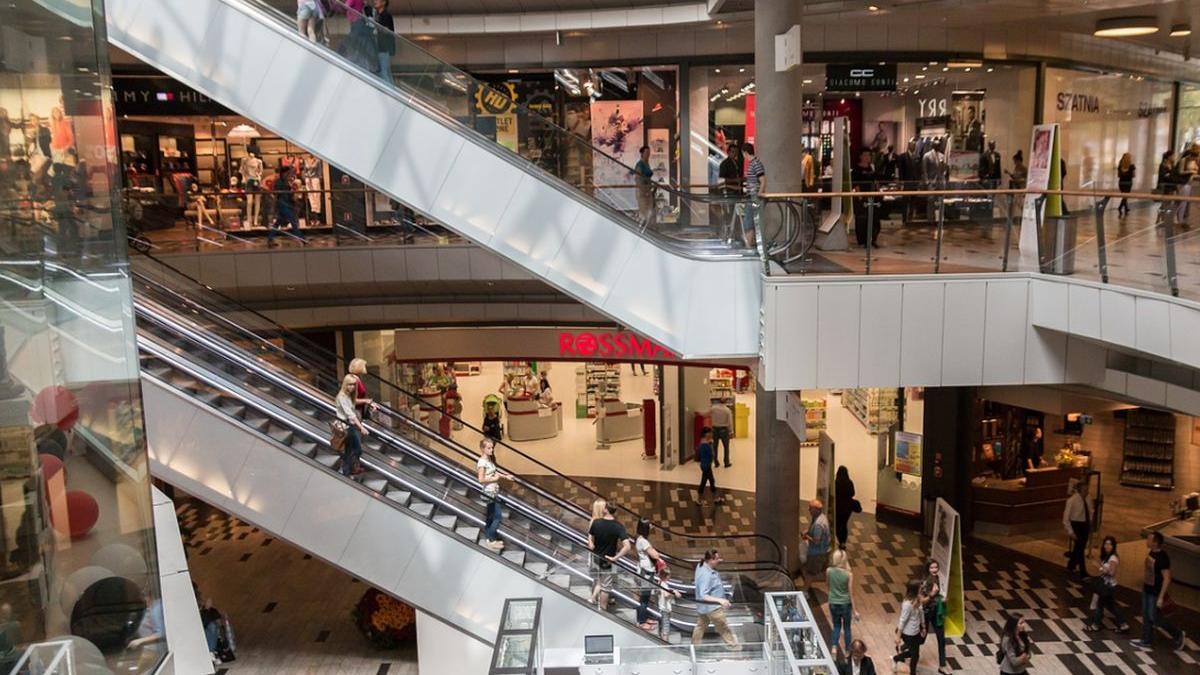 Mall-uri din București și din ţară îşi reduc programul de funcţionare la 8 ore. Iată lista acestora