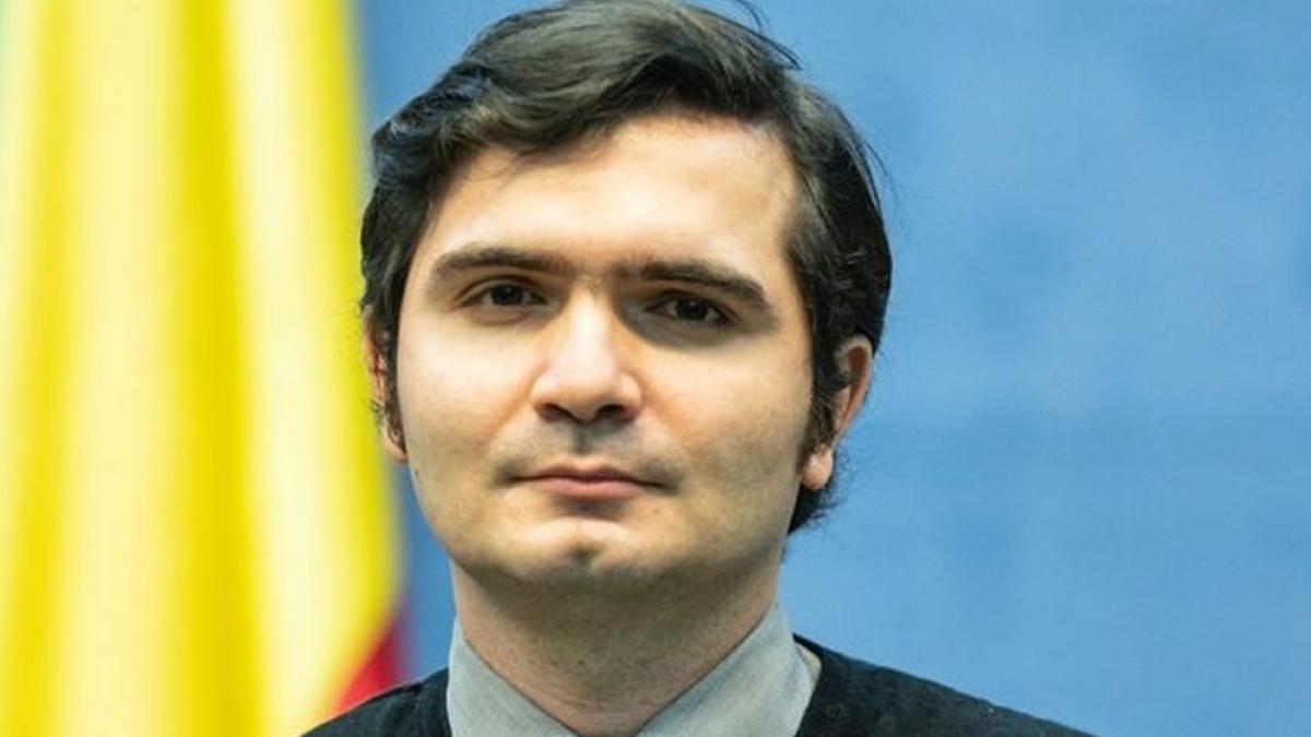 Cine este tânărul care apare în conferințele de presă ale Ministerului de Interne? Îl cheamă Bogdan și i-a uimit pe toți cu modestia sa