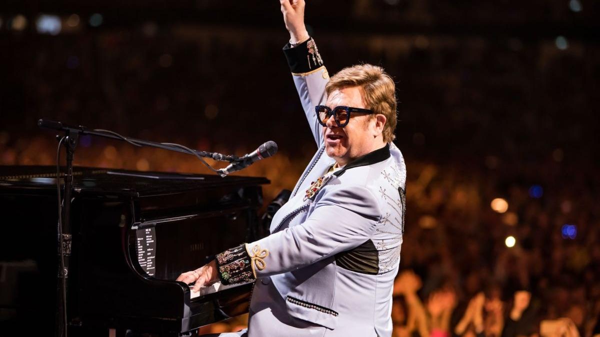 Elton John - concert în propria casă, în interes caritabil. Numeroși artiști îi vor fi alături, virtual