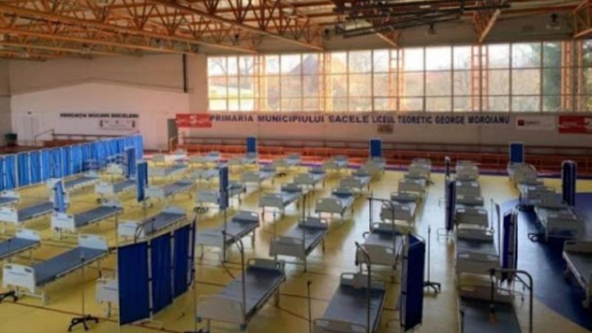 Spital de campanie, amenajat într-o săptămână, într-o sală de sport. "Este complet dotat, inclusiv cu duşuri pentru decontaminare" 