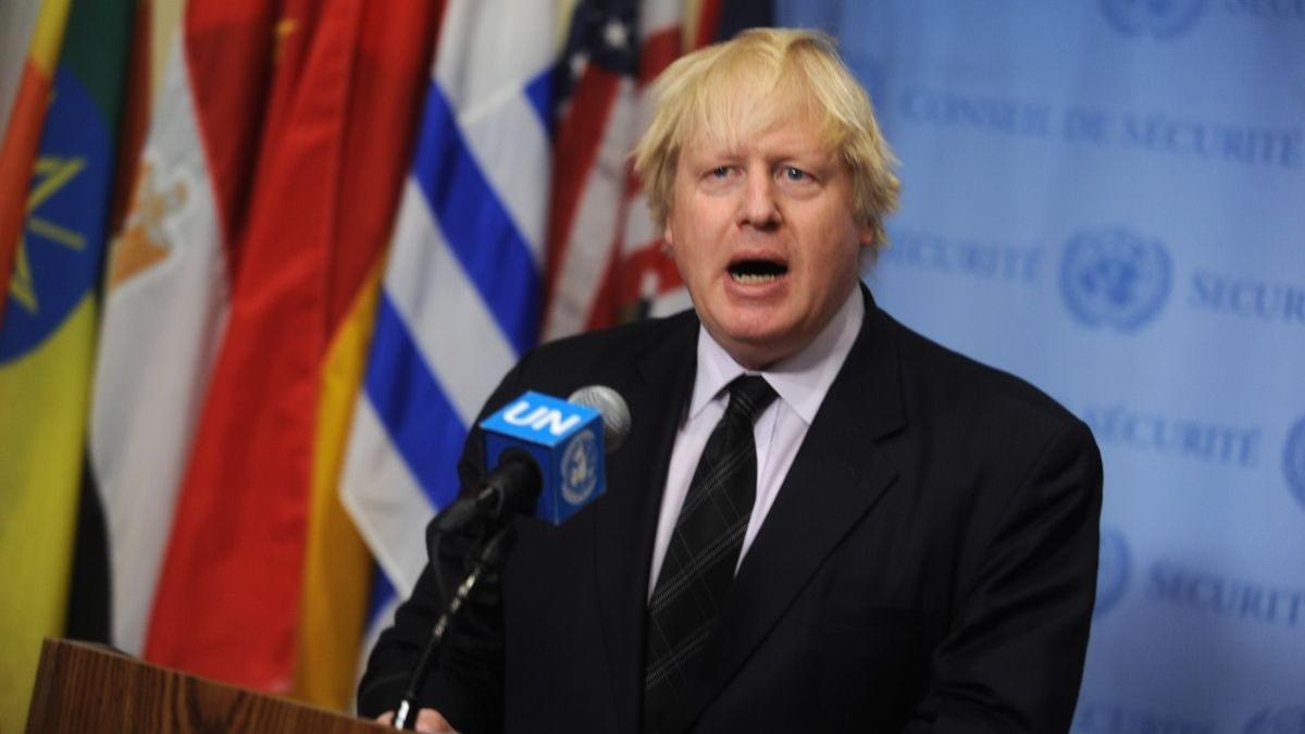 Boris Johnson a ieșit de la terapie intensivă, dar va rămâne în continuare în spital