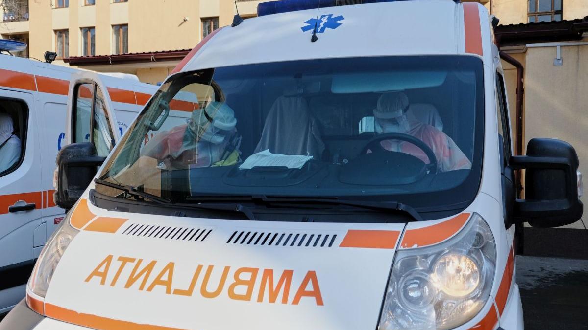 Șase bătrâni şi două cadre medicale de la un centru de îngrijiri din Botoșani au COVID-19