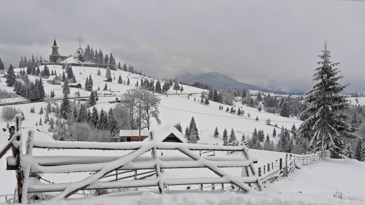 Episod autentic de iarnă în nordul ţării, dar şi în zonele montane. La Suceava a nins din abundenţă - VIDEO