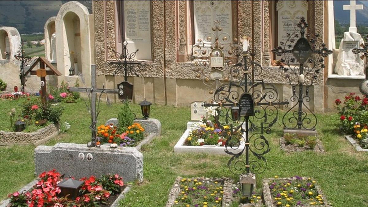 Pot merge la cimitir în această perioadă, pentru efectuarea ritualurilor creştine? Răspunsul autorităților 