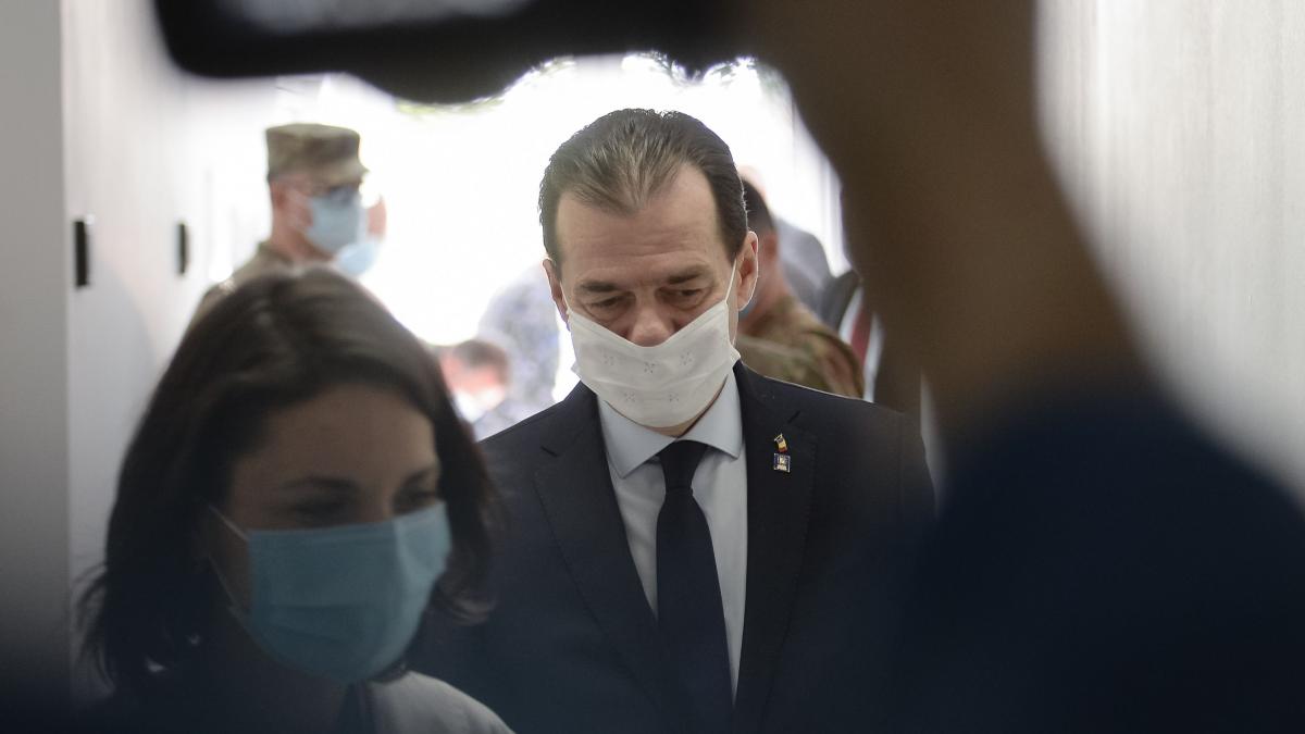 Românii, testați cu termoscanere la muncă și la școală. Anunțul făcut de premierul Orban