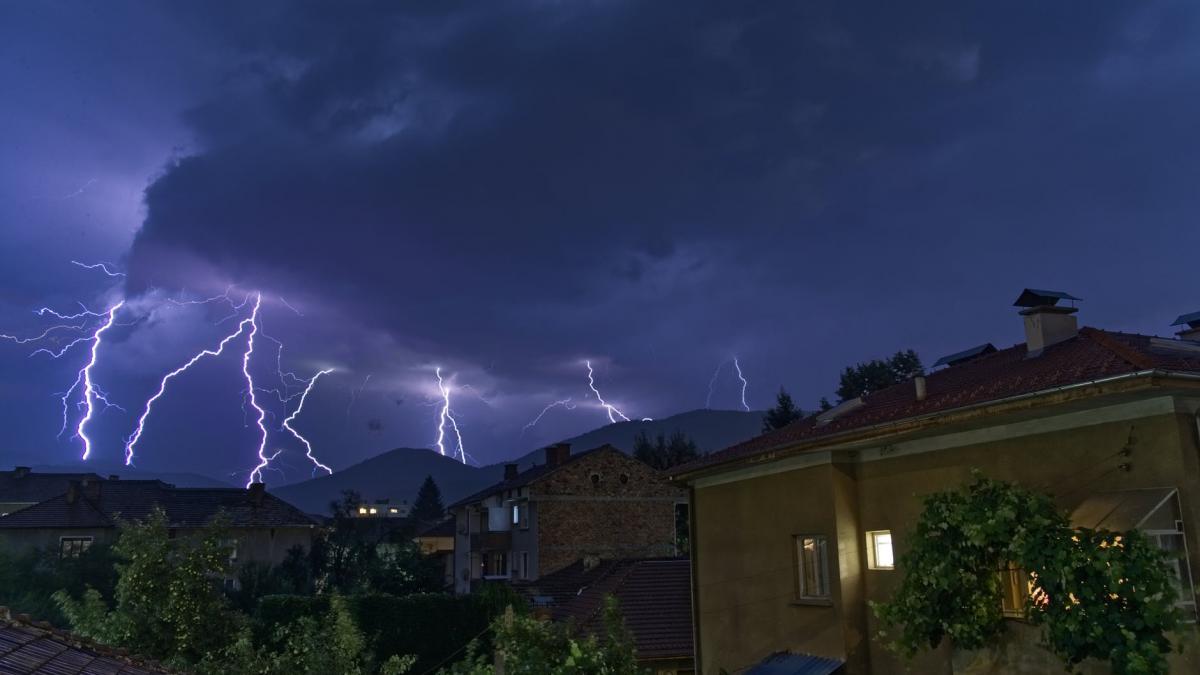 Furtuni și ploi torențiale, avertizare meteo de vreme severă de la ANM